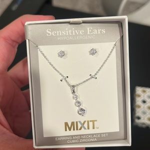 Necklace. Studs. Cubic Zarconia. Hypoallergenic.